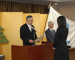 �C�m�_���w���܎�܎҂̎ʐ^