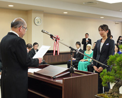 �C�m�_���w���܎�܎҂̎ʐ^