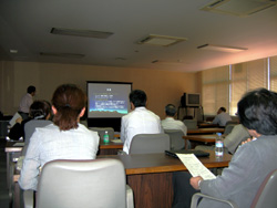 �����P�U�N�x�w���ٗʌo��ɂ�錤���������ʔ��\��̎ʐ^